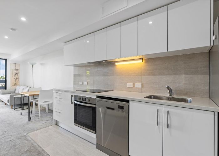  at 208/8 Gray Avenue, Mangere East, Auckland