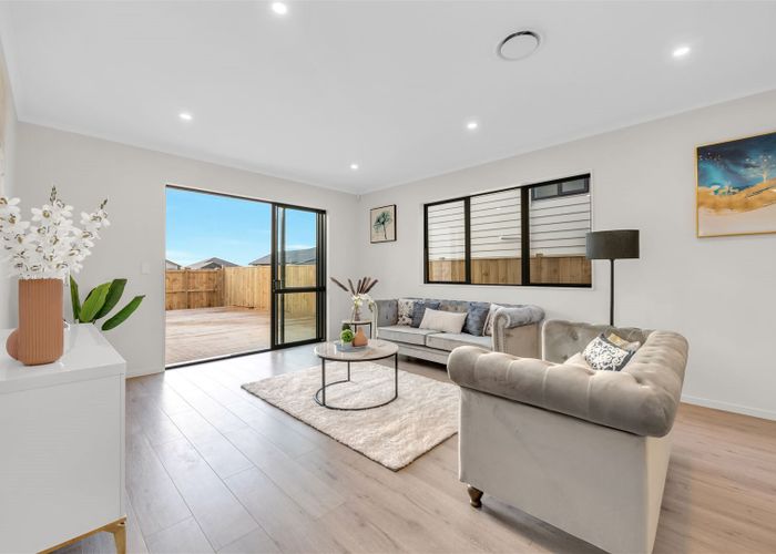  at 14 Bushfield Drive, Flat Bush, Auckland