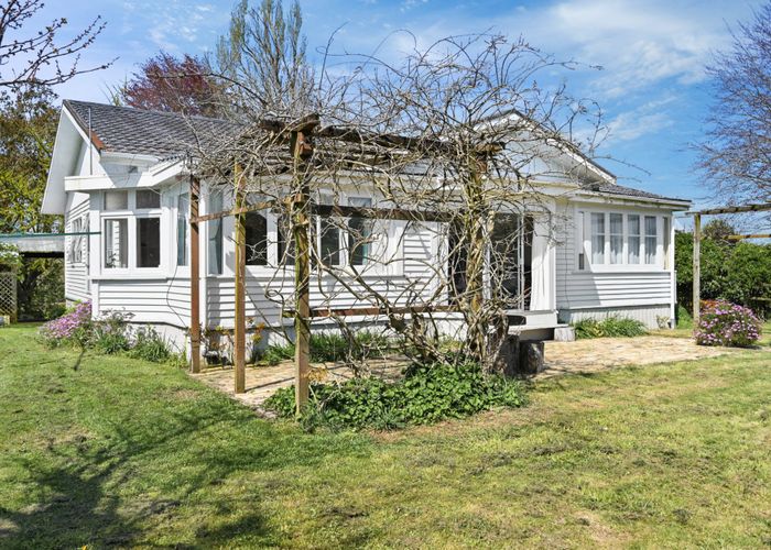  at 110 Foster Road, Temple View, Hamilton