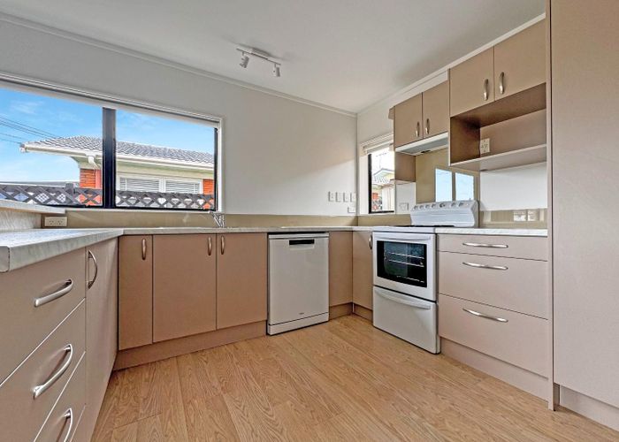  at 1/12 Shakespeare Road, Milford, Auckland