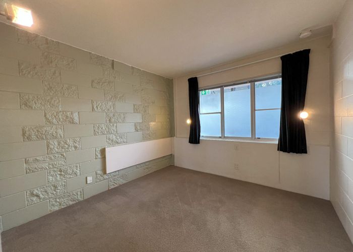  at 2/43 Woodward Road, Mount Albert, Auckland City, Auckland