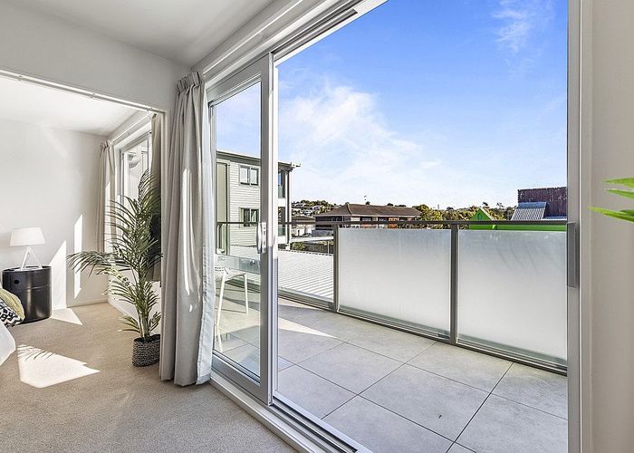  at E 11/30 Bute Road, Browns Bay, North Shore City, Auckland
