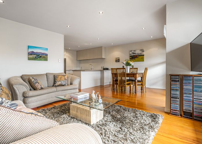  at 4/2 Tiwai Road, Royal Oak, Auckland