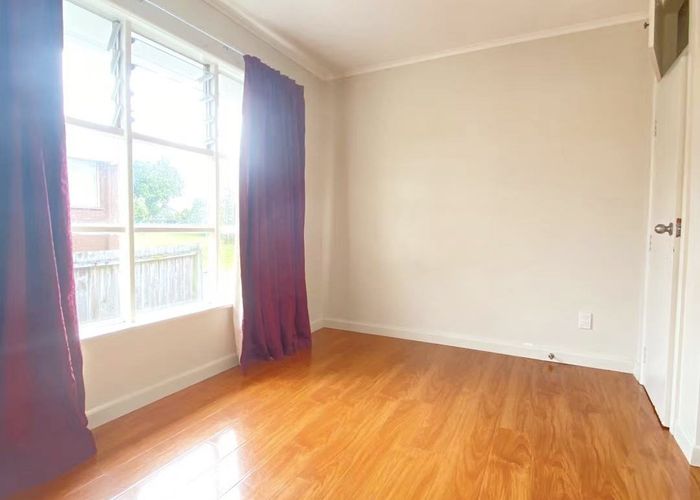  at 2/3202 Great north Road, New Lynn, Waitakere City, Auckland