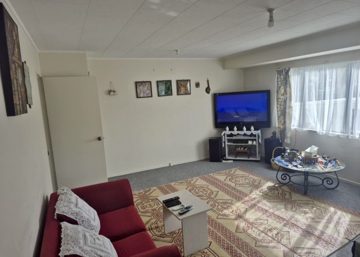  at 8 Rhine Place, Manurewa, Manukau City, Auckland
