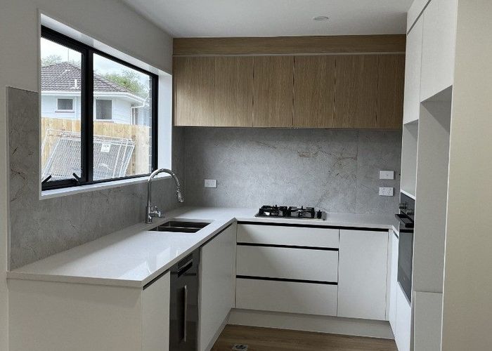  at 18D Penfold Place, Henderson, Waitakere City, Auckland