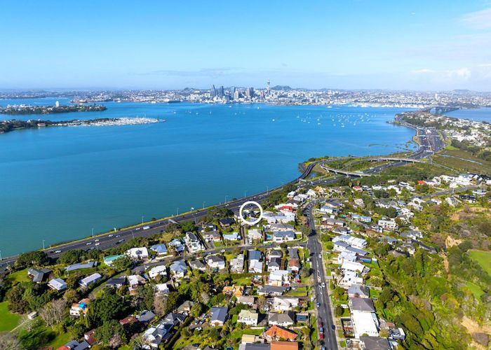  at 2/81 Sylvan Avenue, Northcote, Auckland