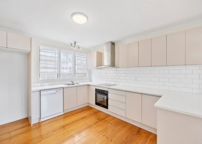  at 4 Daphne Street, Kelston, Auckland
