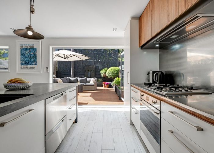  at 4/13 Kaihu Street, Northcote, North Shore City, Auckland