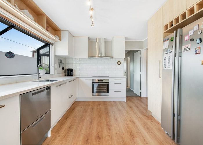  at 17 Leiden Place, Totara Vale, Auckland