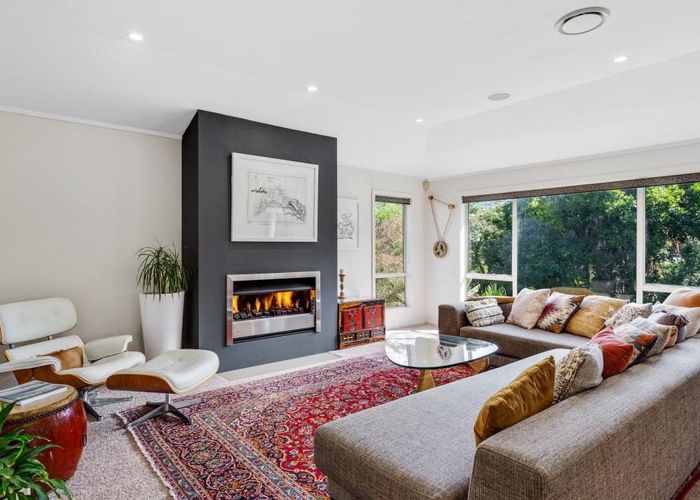  at 9 Sandown Road, Rothesay Bay, North Shore City, Auckland