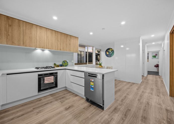  at 1/2 Enderby Drive, Te Atatu Peninsula, Waitakere City, Auckland