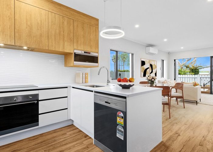  at 4/66 Swanson Road, Henderson, Waitakere City, Auckland