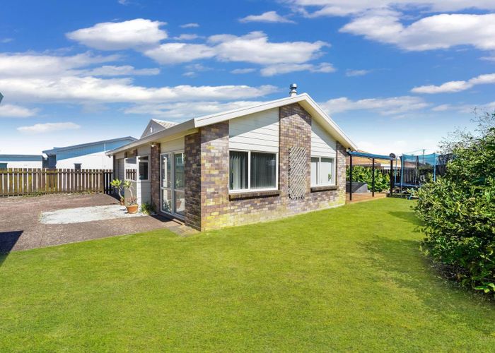 at 2/19 Lupton Road, Manurewa, Auckland