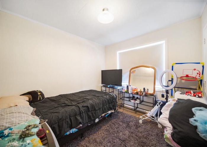  at 18 Ashgrove Road, Mangere, Auckland
