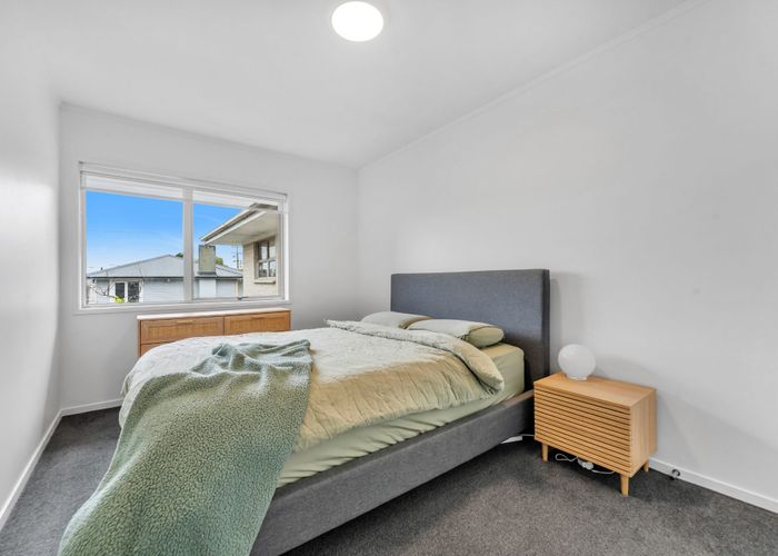  at 2/86 Archers Road, Glenfield, North Shore City, Auckland
