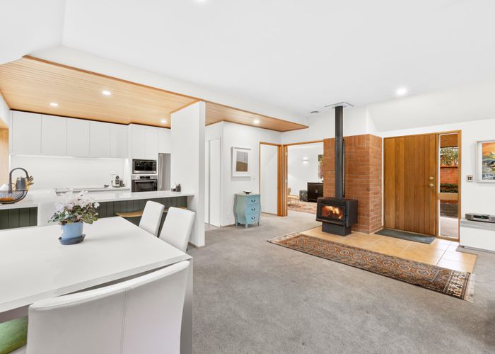  at 2/6 Chepstow Avenue, Fendalton, Christchurch City, Canterbury