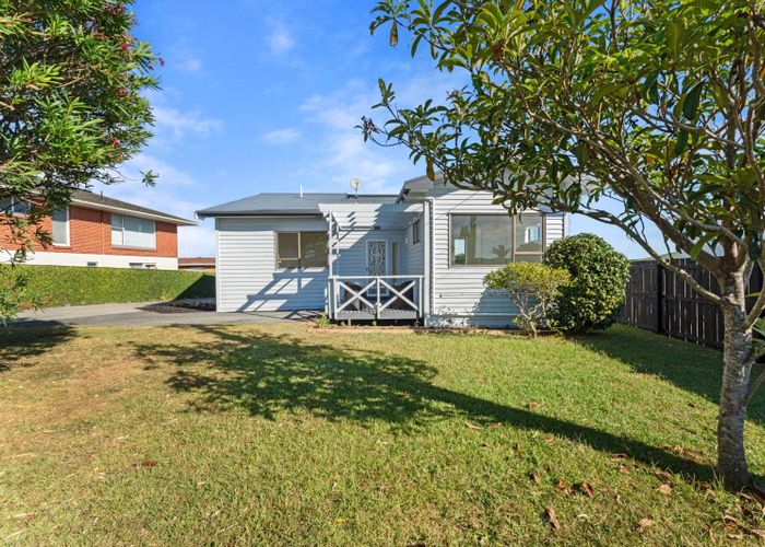  at 85 Pupuke Road, Northcote, North Shore City, Auckland