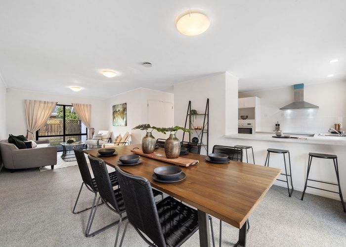  at 2B West Fairway, Golflands, Manukau