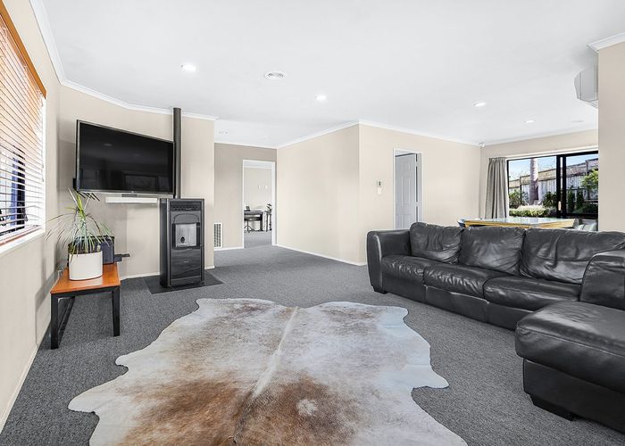  at 232 Grandview Road, Western Heights, Hamilton