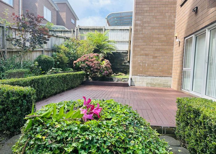  at 27 Sunshine Boulevard, Sunnyvale, Waitakere City, Auckland