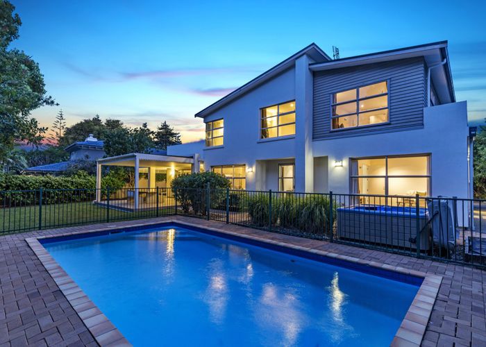  at 33 Oak Manor Drive, Albany, North Shore City, Auckland
