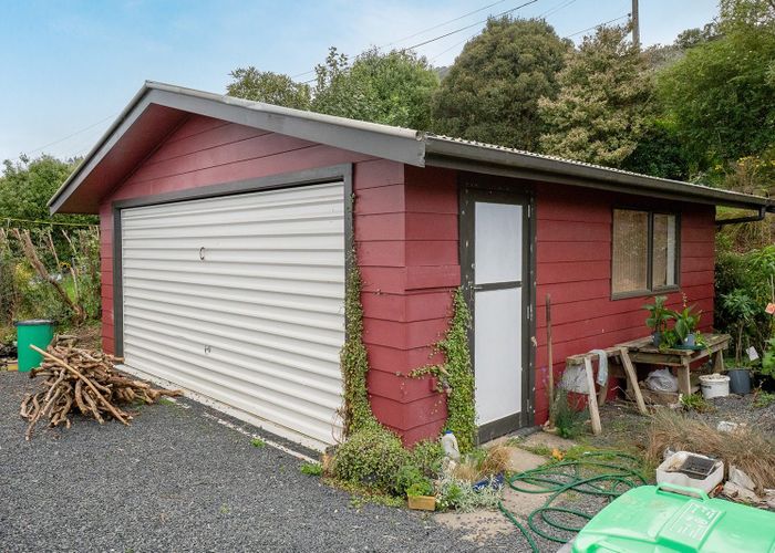  at 52 Kauri Street, Ravensbourne, Dunedin