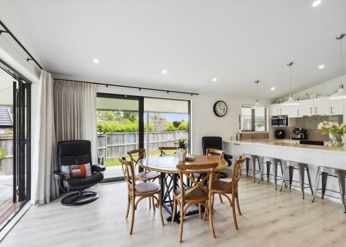 For sale 15C Ferndale Drive, Kawakawa Bay, Manukau City, Auckland