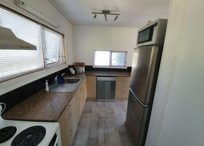  at 2/4 Lynn Road, Bayview, Auckland