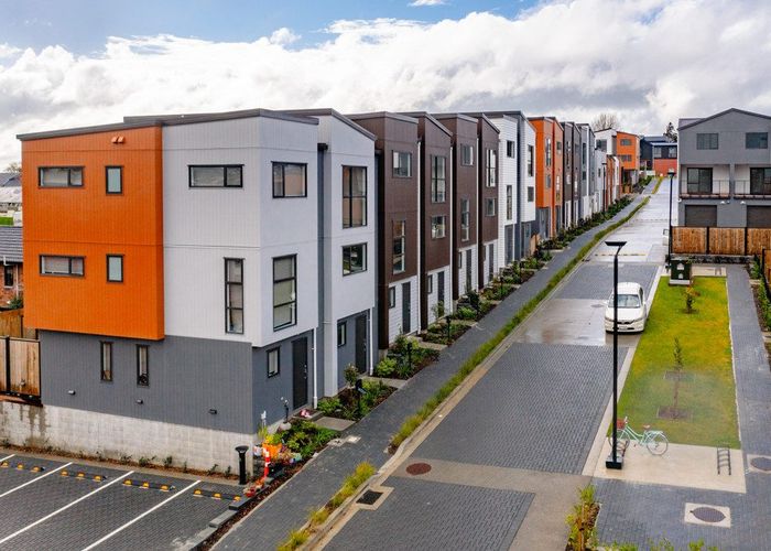  at 6 Raupeti Lane, Henderson, Waitakere City, Auckland