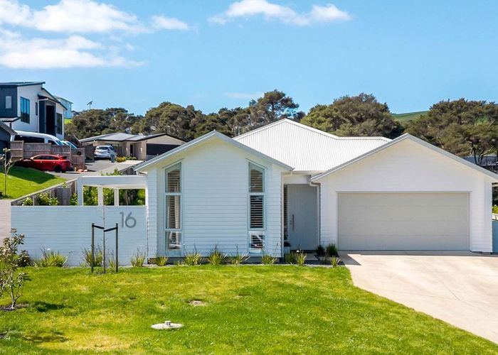  at 16 Arthur Wright Place, Maraetai, Manukau City, Auckland