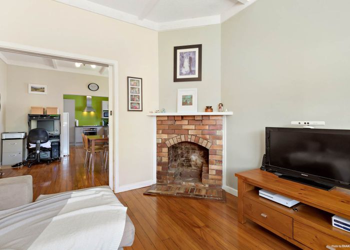  at 8A May Road, Mount Roskill, Auckland