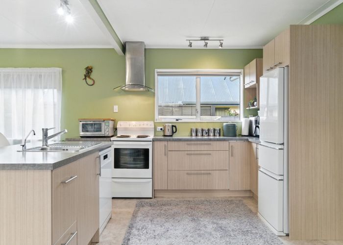  at 2 Kirkpatrick Place, Papamoa Beach, Papamoa