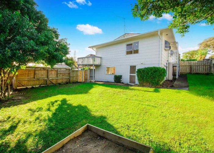  at 2/52 Cherry Road, Bucklands Beach, Manukau City, Auckland