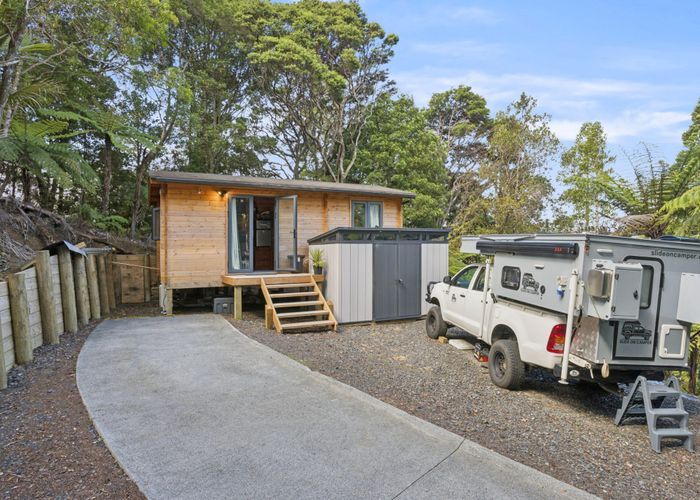  at 5 Laingholm Drive, Laingholm, Waitakere City, Auckland