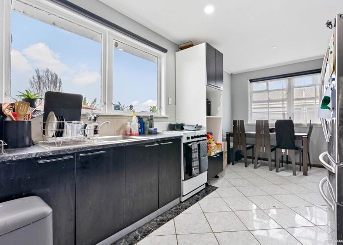  at 3 Desford Place, Mangere, Auckland