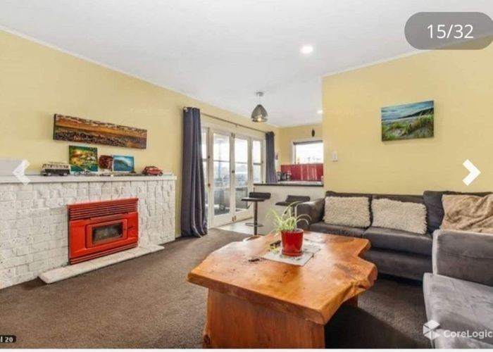  at 1/10  Bishop Street Upstairs, Green Bay, Waitakere City, Auckland