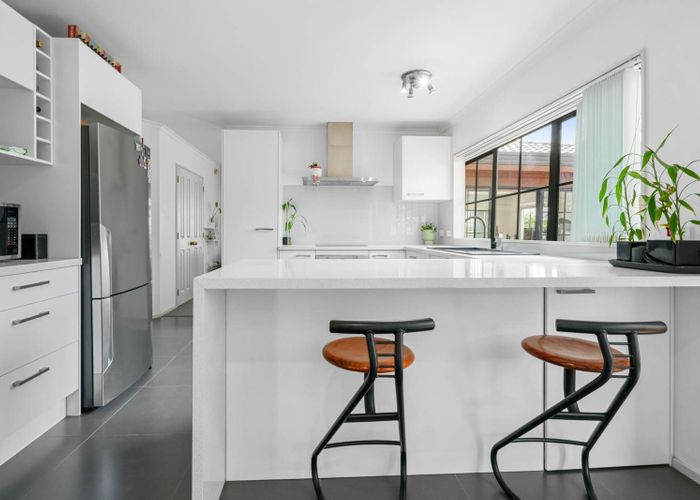  at 8 John Lister Close, Golflands, Manukau City, Auckland