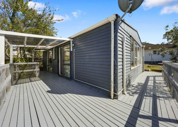  at 3 Donovan Avenue, Massey, Waitakere City, Auckland