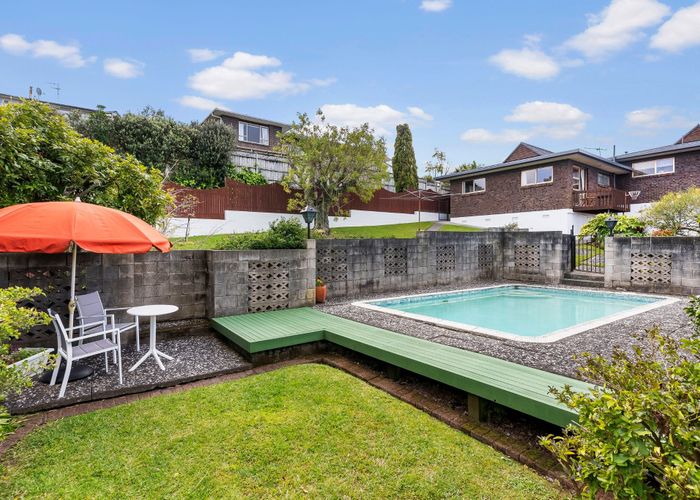  at 8 Helvetia Drive, Browns Bay, North Shore City, Auckland