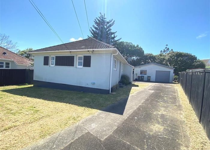  at 8 Smith Crescent, Onehunga, Auckland