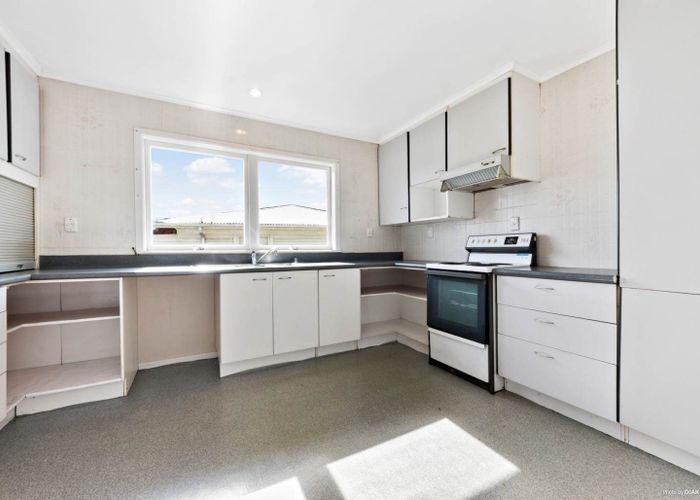  at 3 Marlene Avenue, Te Atatu South, Waitakere City, Auckland