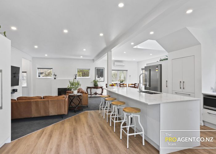  at 279 Huia Road, Titirangi, Waitakere City, Auckland