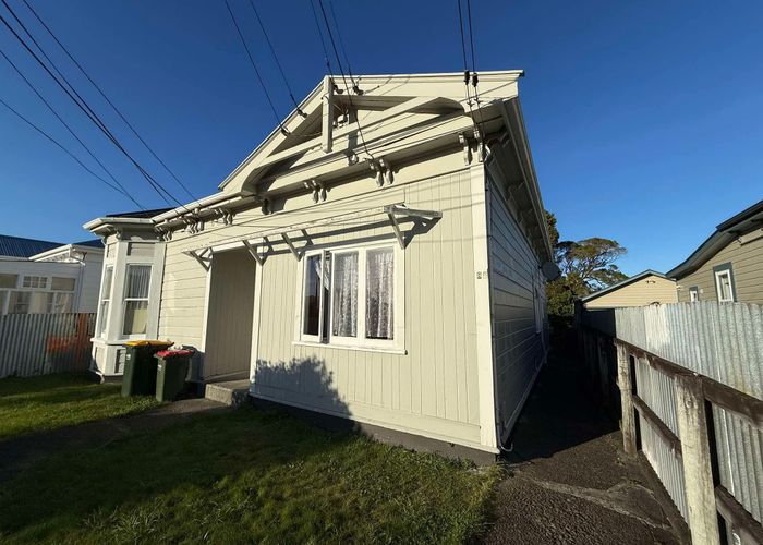  at 8a Central Terrace, Alicetown, Lower Hutt, Wellington
