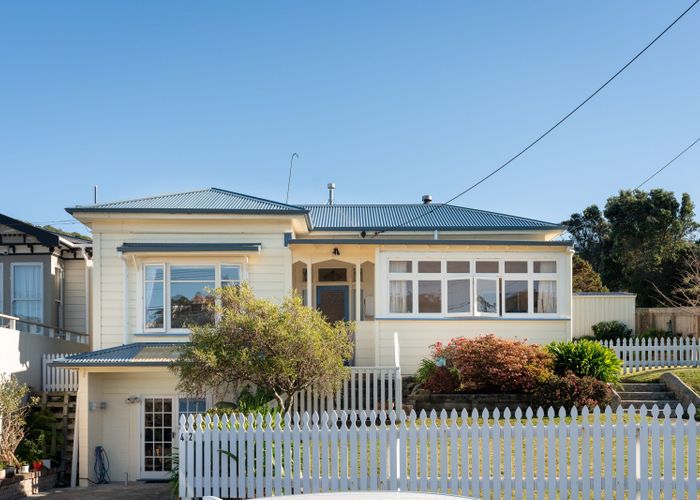  at 42 Eden Street, Island Bay, Wellington