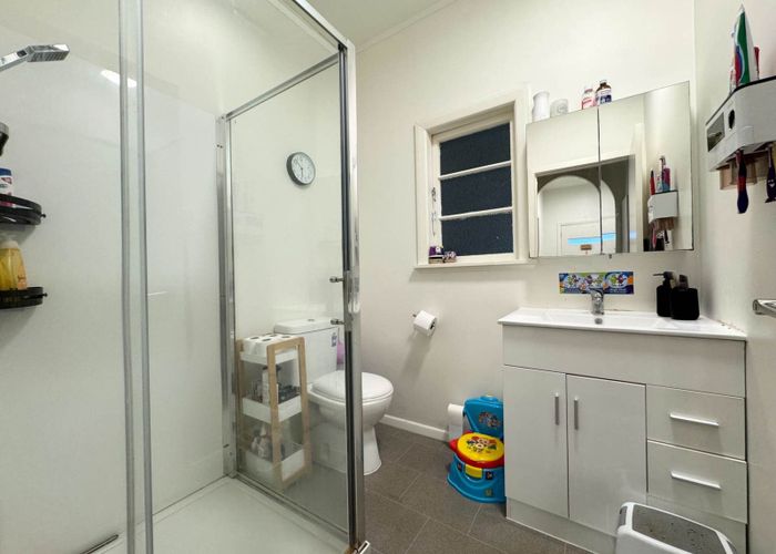  at 8 Dreadon Avenue, Papatoetoe, Auckland