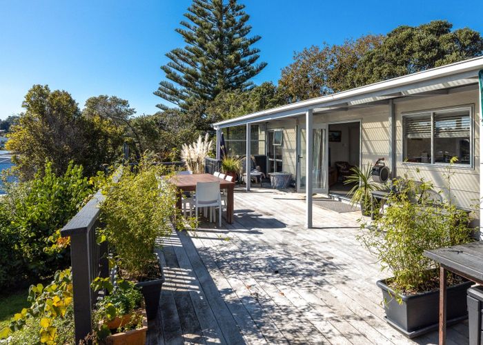  at 17 Wellington Road, Surfdale, Waiheke Island, Auckland