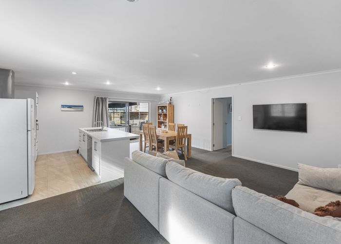  at 5B Nielsen Place, Massey, Waitakere City, Auckland