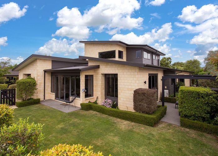  at 28 Willowview Drive, Redwood, Christchurch