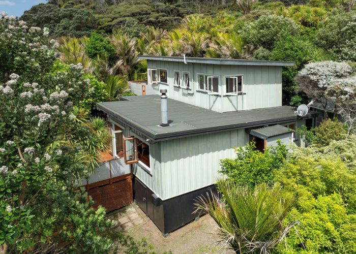  at 33 Glenesk Road, Piha, Waitakere City, Auckland